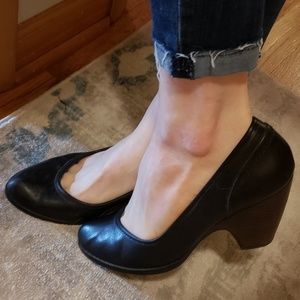 Gently used Seychelles black leather pumps